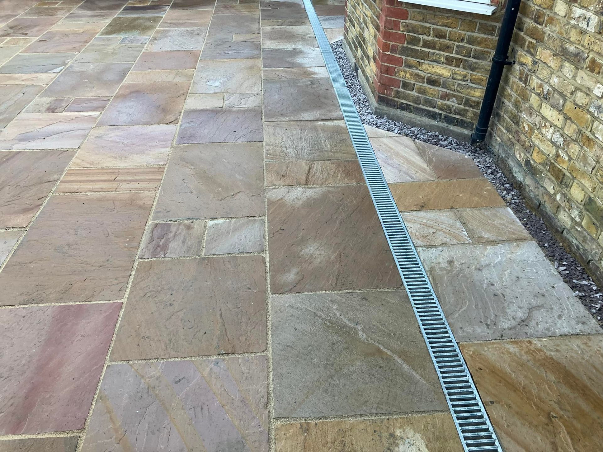 Sandstone paving with drainage detail